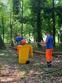 Vicenza, ripulito il parco Astichello da 300 chili di spazzatura lasciati dai bivacchi abusivi