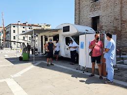 Venezia, i camper vaccinali dell’Ulss 3 non vanno in ferie: tour di vaccini e tamponi nelle sagre