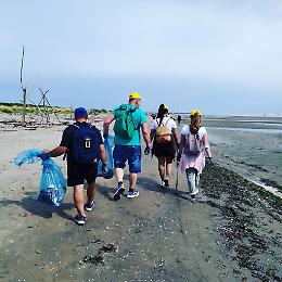 Porto Caleri, spiaggia pulita grazie al progetto “Turismo Sociale e Inclusivo nelle spiagge venete 2021”