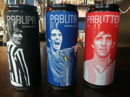 E Pablito diventa tre birre: una pils, una ipa e una rossa. Sulla lattina il campione con tre maglie