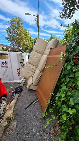 Vicenza, multe da 300 euro per i rifiuti abbandonati. E si pensa di raddoppiare le contravvenzioni