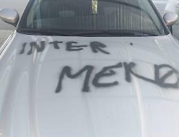 Vandali imbrattano con lo spray 5 auto in viale della Pace