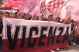 Calcio e ultras - Curva Sud del LR Vicenza: "Allo stadio o tutti o nessuno!"