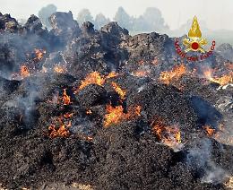 200 rotoballe di fieno a fuoco a Barbarano Vicentino: danno enorme