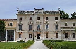 Topo d'auto beccato grazie alle telecamere: l'altro è ricercato!