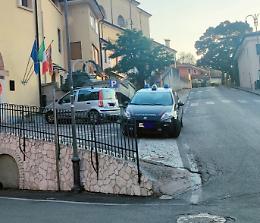 Otto denunciati per una baruffa degenerata in rissa in piazza a Montorso