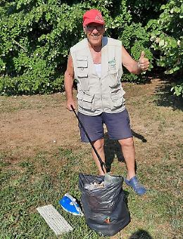 Mirano: Luciano, il nonno che pulisce i parchi