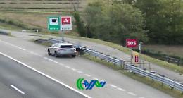 Mirano-Mestre: rifiuti abbandonati nella piazzola di sosta in autostrada, arrivano le telecamere anti-abbandono