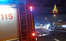 Vicenza, tragedia in A4: morto un 23enne di Verona, sbalzato fuori dall'abitacolo e investito