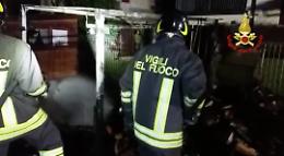 Montecchio Maggiore: incendio nel deposito attrezzi, paura per due bombole di GPL