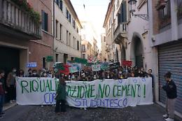 Padova: corteo studentesco per l’edilizia scolastica