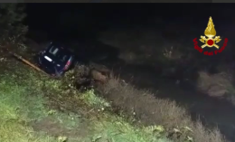 Arzignano, perde il controllo dell'auto e finisce giù sulla sponda del fiume Guà