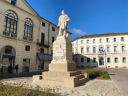 Vicenza, conclusa la pulizia e il restauro del monumento a Garibaldi in piazza Castello