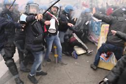 Padova, scontri per la visita di Bolsonaro