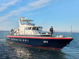 Imbarcazione turistica irregolare sequestrata in laguna: denunciate due persone