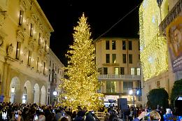 Padova, il Natale arriva in città con l'accensione dell'albero