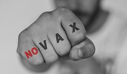 Vandalismo a Vicenza: scritte "No Vax" apparse sulla scuola media Calderari