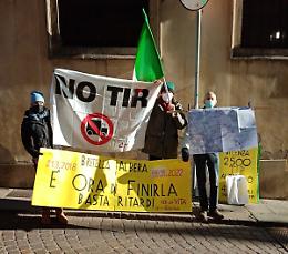 Vicenza, sulla bretella dell'Albera il comitato protesta: "Mai visti gli operai in più promessi"