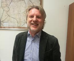 Vicenza, ecco il professor Demo che alla mostra in Basilica trasforma le monete antiche in maiali