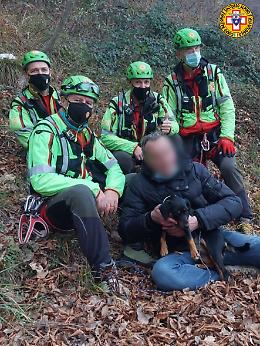 Pove, il soccorso alpino salva dopo due giorni Neva finita in un ripido canale roccioso