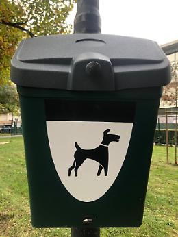 Padova, "Amici di Fido": 160 cestini per la raccolta delle deiezioni canine