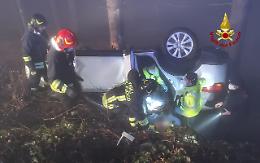 Incidente a Lusiana Conco, auto fuori strada per la fitta nebbia: feriti due anziani