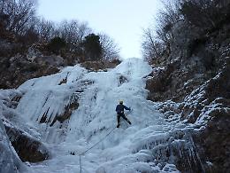 Campogrosso, cade per una decina di metri scalando una cascata di ghiaccio: è all'ospedale