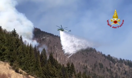 Vigili del fuoco impegnati in due incendi a San Quirico di Valdagno e a Foza sull'altopiano di Asiago