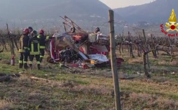 Incidente a Villaga, ultraleggero cade in una vigna. Muore il passeggero, ferito il pilota