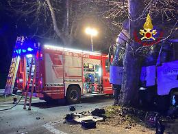 Vigonza: camion fuori strada, conducente ferito