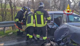 Agugliaro, incidente tra due auto: un ferito grave estratto con difficoltà dall'abitacolo