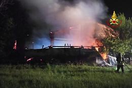 Barbarano Mossano, incendio di una casa rurale: messi in salvo un anziano e la figlia