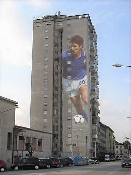 Vicenza, un murale di Pablito alto 60 metri sul condominio Everest di via Torino