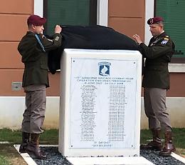 Vicenza, scoperta la lapide per i parà Usa caduti nel "Memorial day" alla caserma Del Din