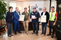 Vicenza, Franco Picco riceve in questura la tessera di socio onorario del moto club della Polizia