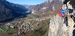 Valdastico, cade sulla ferrata delle anguane e si blocca per la paura. Salvato dal soccorso alpino