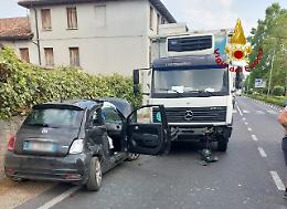 Incidente a Rossano, auto contro camion: la conducente della vettura è rimasta ferita