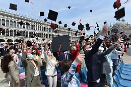 Ca' Foscari, Giorno della Laurea: 805 studenti proclamati dottori in Piazza San Marco a Venezia