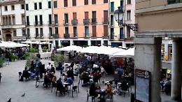 Vicenza, il sindaco non conferma il divieto di bere alcolici fuori dai locali