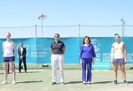 Tennis, il WTA125 di Gaibledon incorona la belga Alison Van Uytvank