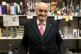 Vicenza, Dal Santo a 92 anni in corso Fogazzaro vende con entusiasmo piatti e pentole