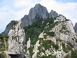 Scivola durante l’arrampicata sul Monte Cornetto: escursionista soccorsa