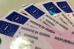 Fermato a Rovigo senza assicurazione né revisione: guidatore denunciato per patente falsa