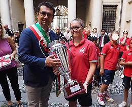 Le campionesse del Vicenza calcio festeggiate dal sindaco