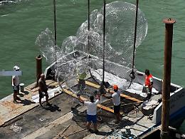 Venezia: a Ca' Corner la nuova installazione artistica di Lorenzo Quinn