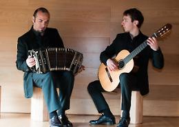 Vicenza, il duo chitarra e bandoneon suona il tango di Astor Piazzolla