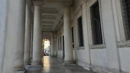 Vicenza, divieto di sedersi sulla scalinata del museo e di utilizzare i portici di Monte Berico