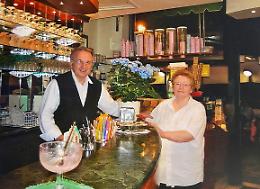 Abano Terme, a 82 anni torna dietro il bancone e riapre un bar: la storia di Albino Baraldo