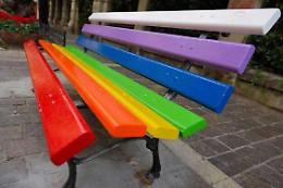 Padova, fiocco arcobaleno in Comune, esplode la polemica: “Il palazzo pubblico non è un palcoscenico ideologico”