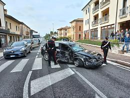 Ruba tre auto, uccide un ciclista e provoca un incidente a San Zenone degli Ezzelini: arrestato un 19enne